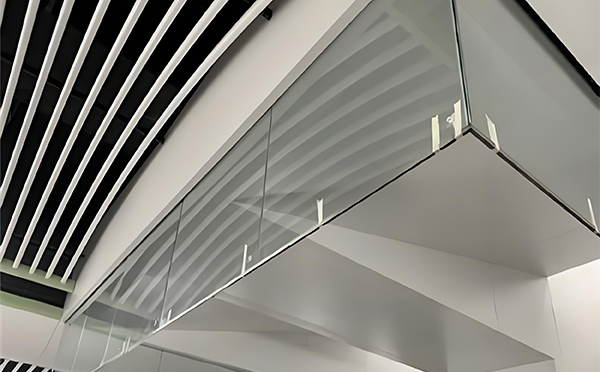 正宁玻璃挡烟垂壁