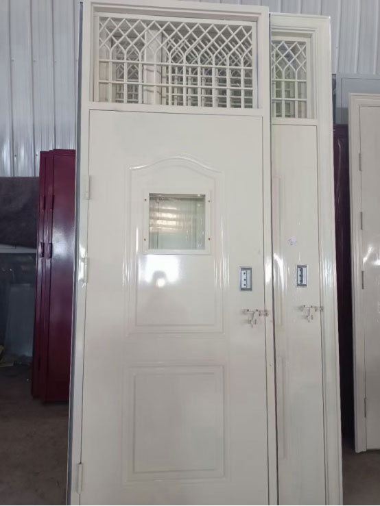 正宁学校教室门