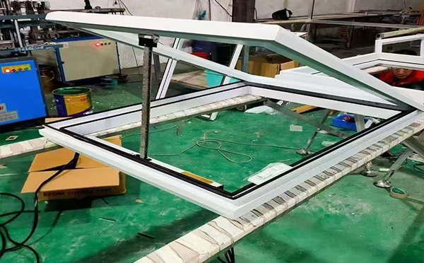 某地下车库出入口正宁排烟窗配置工程