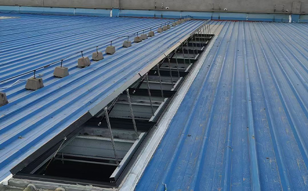 某城市大型商业综合体中庭正宁排烟窗工程