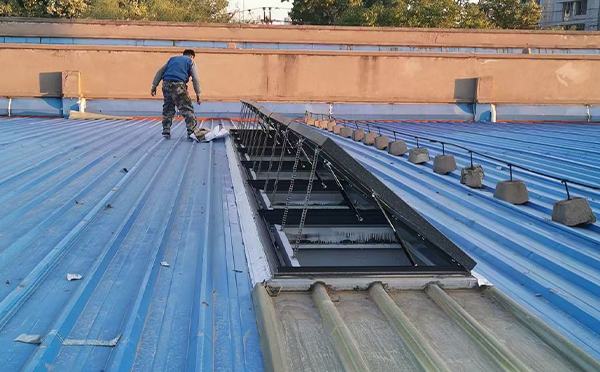 某区域性物流仓储中心正宁排烟窗系统安装项目