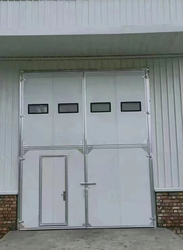 正宁工业门在设备装配车间出入口的实施记录 正宁工业门在设备装配车间出入口的实施记录